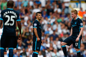 一个穿着阿 一个穿着阿